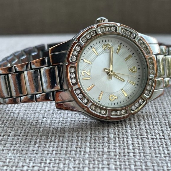 FMD Women Wrist Watch Analog Quartz Crystal Accent Bezel Silver Tone Watch - Picture 7 of 8